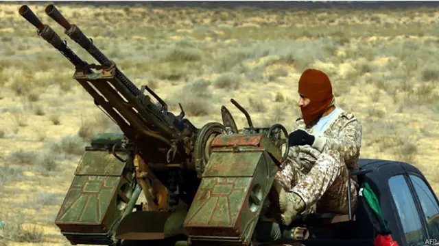 نشهد ليبيا صراعات بين جماعات مسلحة مختلفة