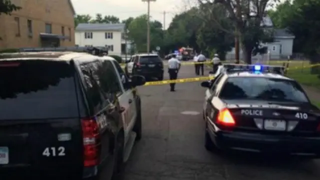 Bocah tersebut menemukan pistol itu di rumah dan memainkannya. Ketika sedang bermain, dia menarik pelatuk dan melepas tembakan ke arah dadanya yang menyebabkan luka fatal. 