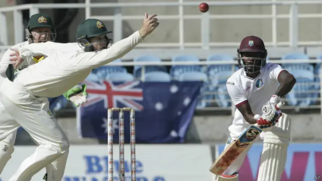 جعرات کو شروع ہونے والے اس ٹیسٹ میچ میں ویسٹ انڈیز نے ٹاس جیت کر آسٹریلیا کو پہلے بیٹنگ کرنے کی دعوت دی تھی