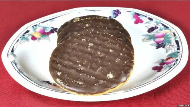 جان لینن کو سنہ 1975 میں دا اولڈ گرے وھسل ٹیسٹ کے لیے چاکلیٹ بسکٹ میں اجرت دی گئی تھی