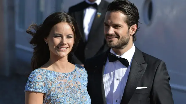 تفيد تقارير بأن الأمير السويدي فيليب التقى هلكفيست لأول مرة عام 2010