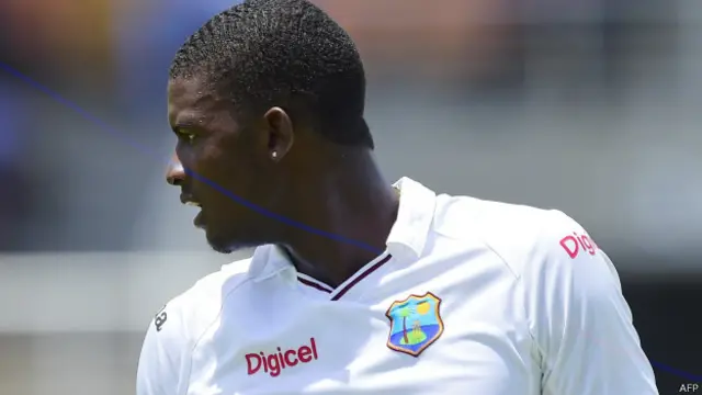 جیسن ہولڈر نے 63 گیندوں پر 12 چوکوں اور دو چھکوں کی مدد سے 88 رنز کی اہم اننگز کھیلی