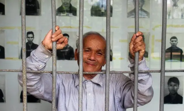 Buo Meng entre rejas