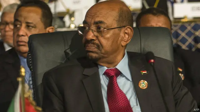 سوڈان کے صدر عمر البشیر دارفور تنازع میں ہونے والے جنگی جرائم کے الزام میں مطلوب ہیں