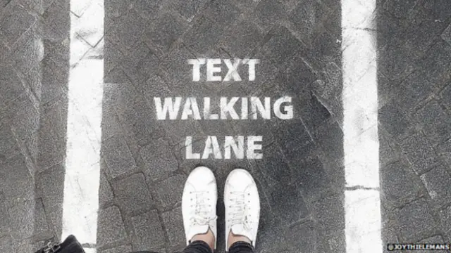 टेक्स्ट वॉक लेन्स