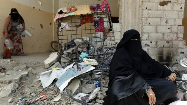 تقول منظمة العفو الدولية إن ضربات التحالف ضد اليمنيين شملت النساء والأطفال 