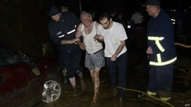 Axtarış-xilasedici işlər davam etdirilir