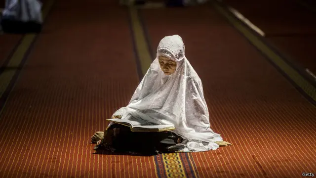 Ormas Islam terbesar di Indonesia, Nahdlatul Ulama dan Muhammadiyah sepakat bahwa 1 Ramadan jatuh pada hari Kamis (18/06). 