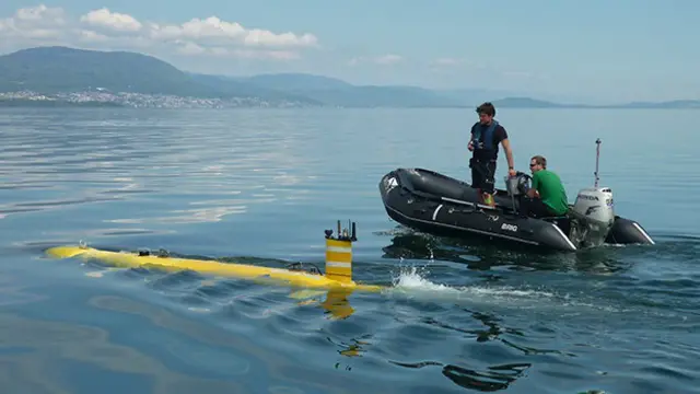 زیردریایی کنترل از راه دور که در این تحقیق از آن استفاده شد