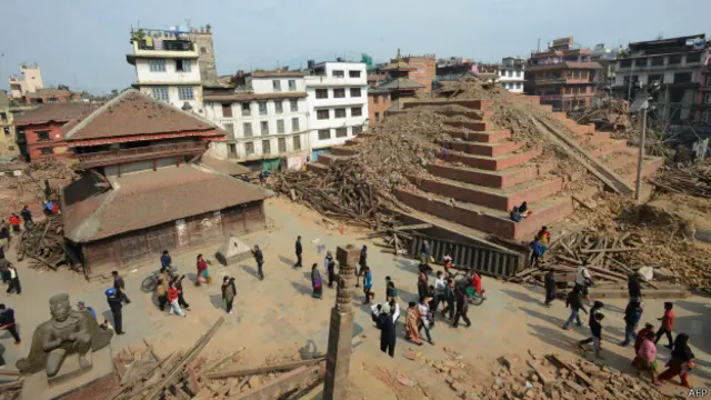 نیپال میں زلزلے سے تقریباً آٹھ ہزار افراد ہلاک اور بڑے پیمانے پر تباہی ہوئی تھی