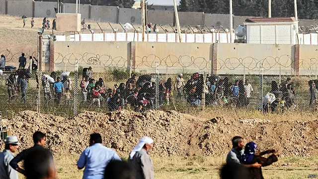 برخی از غیرنظامیان موفق شده اند که وارد خاک ترکیه شوند