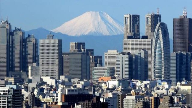 富士山对称的山锥成为东京一道引人注目的背景（图片来源：Getty Images） 