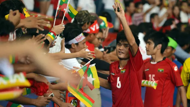 Cầu thủ Myanmar vui mừng sau khi thắng Việt Nam tại bán kết SEA Games