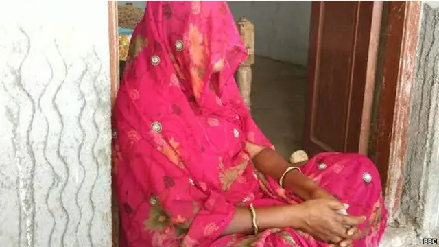 Annesi, kızının arınması için testten geçmesi gerektiğine inanıyor.