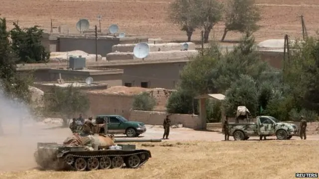 تمكن المقاتلون الأكراد من الوصول إلى مشارف تل أبيض بعد ثلاث أيام من القتال