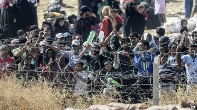 ترکی نے پہلے تو سرحد بند رکھی پھر انقرہ کے حکم پر پناہ گزینوں کے لیے سرحد کھول دی گئی