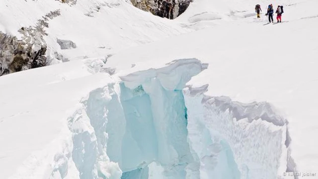 माउंट एवरेस्ट की हिम दरार. क्रेडिट- कुंतल जोयशर. 