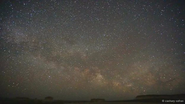 पश्चिमी कज़ाकिस्तान से नजर आ रही आकाशगंगा. क्रेडिट- जैकरी कॉफ़रान.