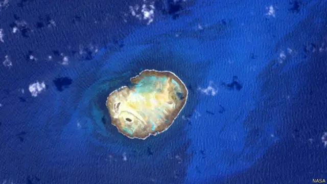 Estos islotes, en un mar azul intenso, le recordaron "un padre y su hijo".