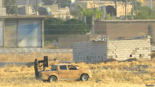 گذشتہ ہفتے تل ابیض پر قبضے کے بعد کرد اب ترکی کی سرحد سے ملحق اپنے زیر انتظام دوسرے علاقوں سے منسلک ہو گئے ہیں 