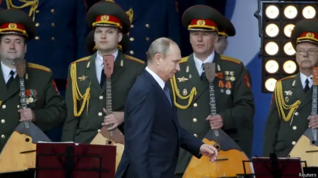 ولادیمیر پوتین گفته است که ارتش روسیه در صدد آزمایش موشک‌های دوربرد جدید است