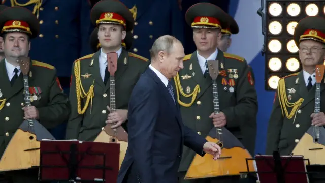 Ông Putin bị cảnh báo đưa Nga vào 'cuộc phiêu lưu quân sự mới'
