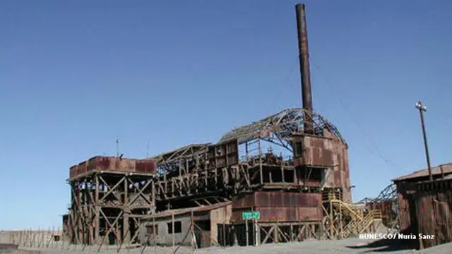 Están ubicadas a 47 kilómetros al este de la ciudad de Iquique.