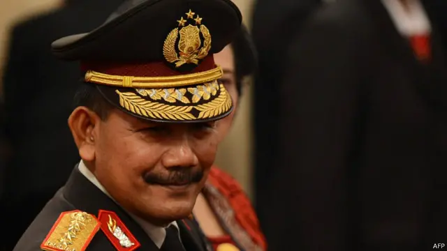 Kapolri Jenderal Badrodin Haiti menegaskan semua elemen masyarakat memiliki hak untuk mendaftar sebagai calon pimpinan KPK. 