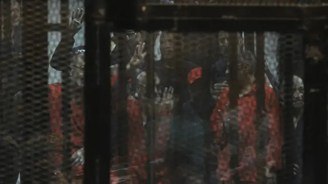 المرشد العام للإخوان وعدد من قيادات الجماعة خلال الجلسة