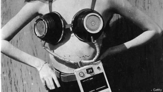 Музикальний бюстгальтер, 1981