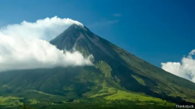 القمة الرائعة لجبل مايون