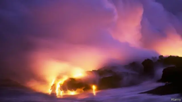 بركان كيلاويا يثور باستمرار