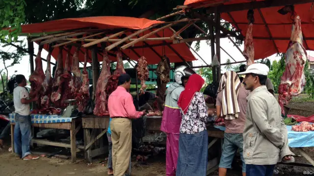 Meugang juga dilakukan jelang Idul Fitri dan Idul Adha. 