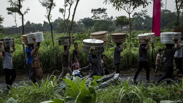 Tradisi Nyadran sangat terpengaruh dengan tradisi Hindu-Buddha.