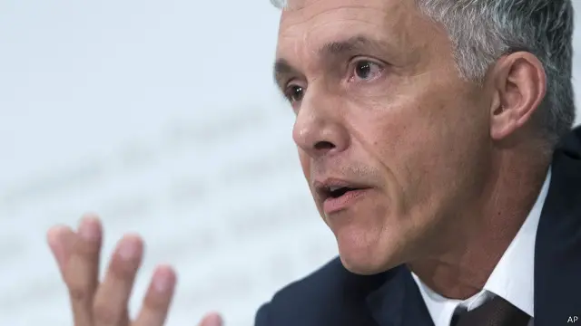 لم يستبعد لوبر المحامي العام التحقيق مع رئيس فيفا سيب بلاتر.