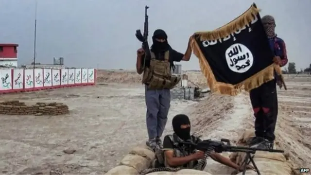 اسلامي دولت ډلې د عراق او سوریې د خاورې ځینې برخې نیولې او د خلافت نوم یې ورباندې ایښی