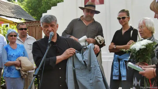 Александр Сокуров с рубашкой Тарковского