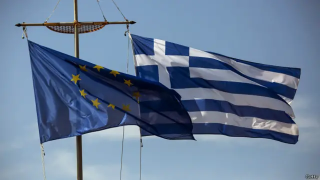 Флаги Греции и Евросоюза