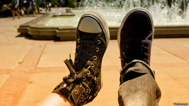 Він згадував наші студентські пригоди в присутності моїх підлеглих