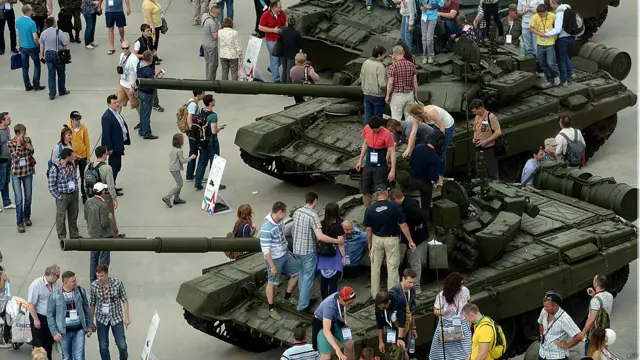 مغربی ممالک کے مطابق روس نے حالیہ برسوں اپنی فوجی صلاحیتوں میں کافی اضافہ کیا ہے۔نمائش میں لوگوں کی ایک بڑی تعداد شرکت کر رہی ہے۔