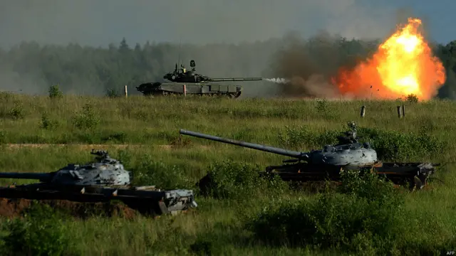 نمائش کے موقعے پر ہتھیاروں کے جنگی صلاحتیوں کا عملی مظاہرہ بھی کیا گیا۔