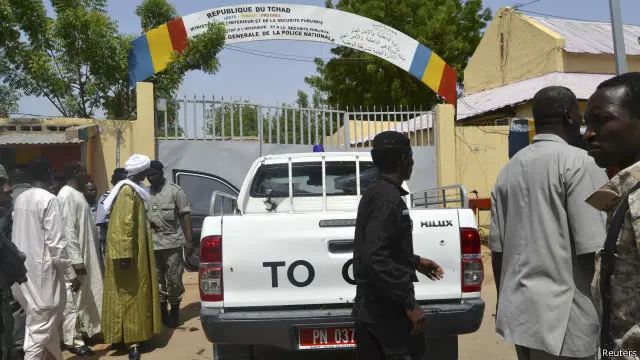 قوات الأمن التشادية تحيط بمكان وقوع هجوم انتحاري الاثنين.