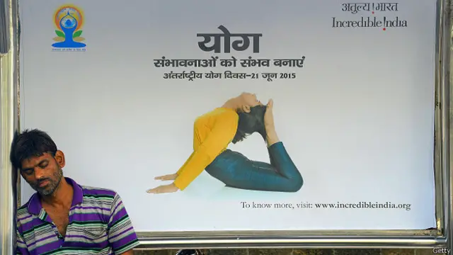 Постер про йогу в Индии