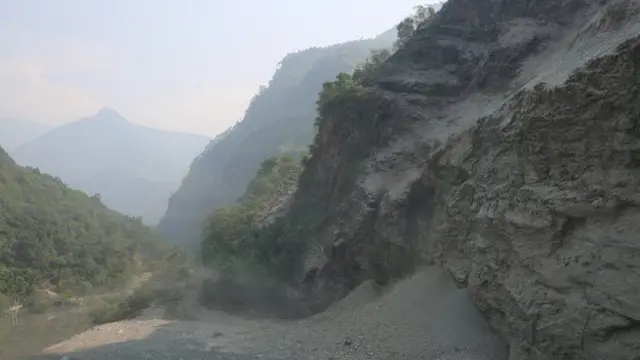 اناپورنا ٹریکنگ کے لیے بہت مشہور علاقہ ہے لیکن آج کل یہاں سیاح بہت کم نظر آتے ہیں 