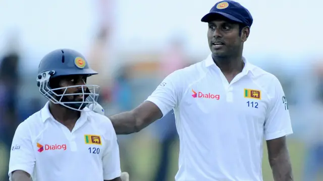 دوسرے دن کے کھیل کے اختتام پر کوشل سلوا اور اینجلو میتھیوز کریز پر موجود تھے اور دونوں نے بالترتیب 80 اور دس رنز بنائے تھے۔