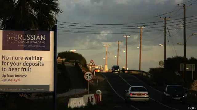 Билборд с рекламой российского банка на Кипре