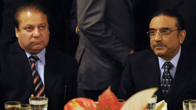 حکومت کو فوجی عدالتوں کی توسیع کے لیے آئینی ترمیم کرنا ہو گی جس کے لیے دو تہائی اکثریت درکار ہے۔