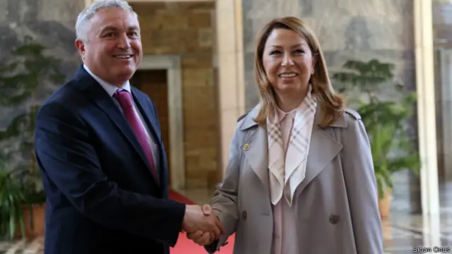 AKP Genel Başkan Yardımcısı ve Malatya Milletvekili Öznur Çelik (sağda), dün düzenlenen törenle mazbatasını almıştı