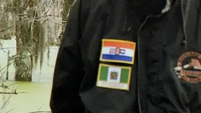 پرچم رودزیا و آفریقای جنوبی در زمان آپارتاید روی پیراهن دیلان روف