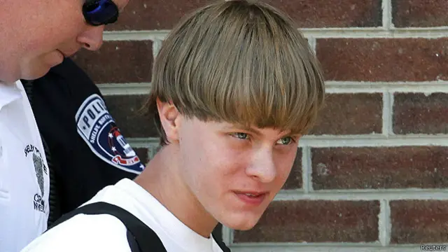 دیلان روف در ایالت مجاور، کارولینای شمالی، و هنگامی که پشت چراغ قرمز بود دستگیر شد